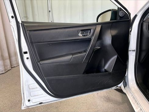 Used 2017 Toyota Corolla SE FWD image 21