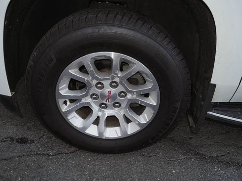 Used 2017 GMC Yukon XL SLT w/ Open Road Package image 7