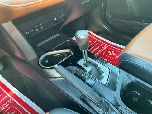 Used 2018 Toyota RAV4 Limited w/ Advanced Technology Package image 33