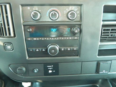 Used 2017 Chevrolet Express 2500 image 18