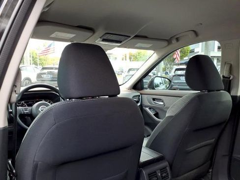 Used 2022 Nissan Rogue SV image 10