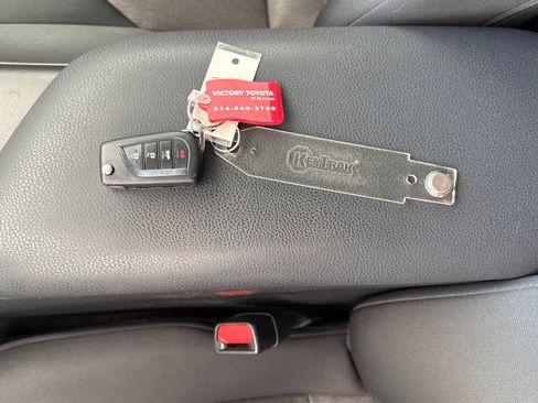 Used 2022 Toyota Camry LE FWD image 9