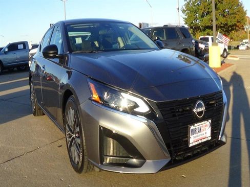 Used 2024 Nissan Altima 2.5 SV image 4