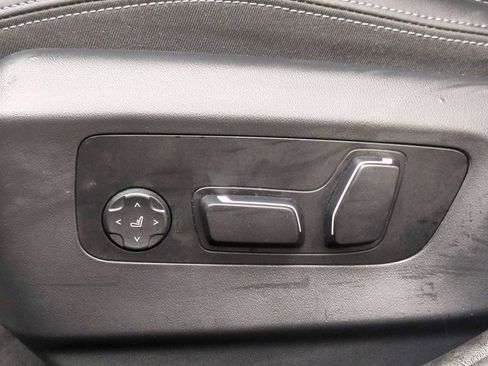 Used 2025 BMW 530i xDrive w/ Premium Package image 18