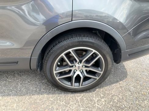 Used 2018 Ford Explorer Sport w/ Equipment Group 401A AWD/4WD image 38