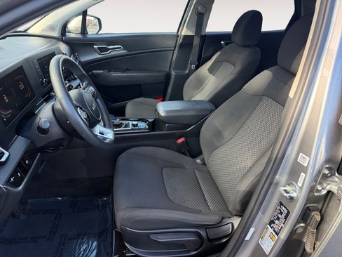 Used 2023 Kia Sportage LX image 10