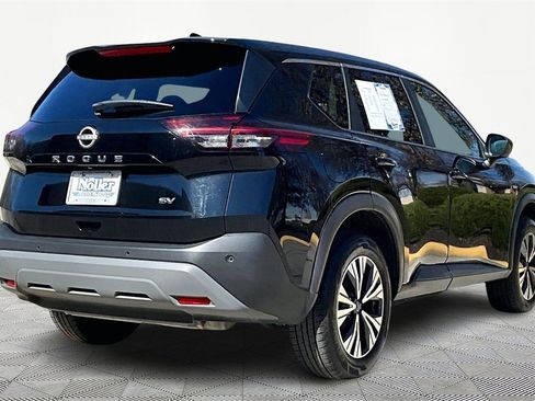 Used 2023 Nissan Rogue SV image 2