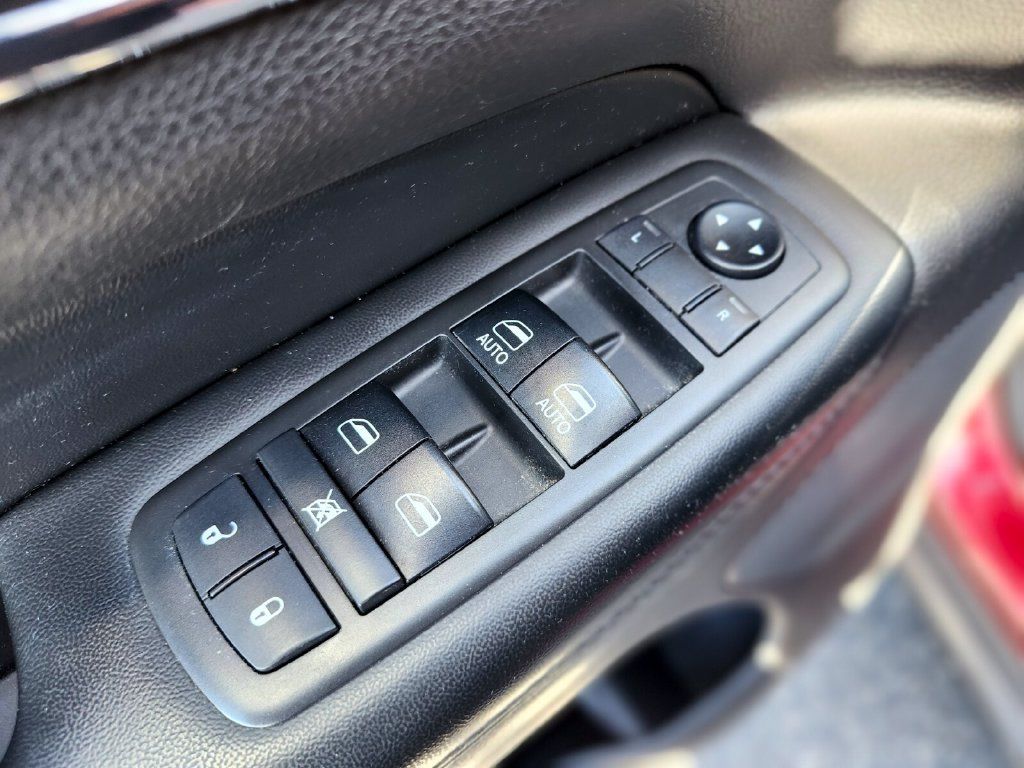 Used 2019 Jeep Grand Cherokee Limited AWD/4WD image 17
