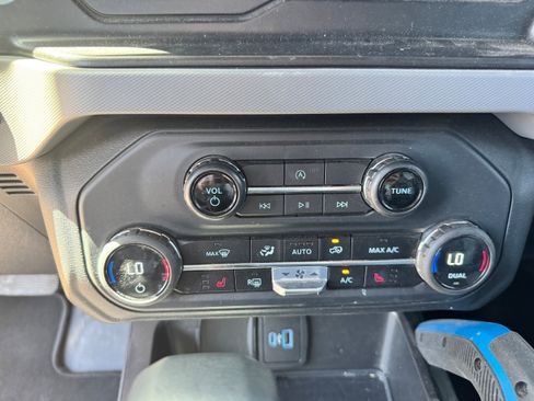 Used 2023 Ford Bronco Black Diamond image 16