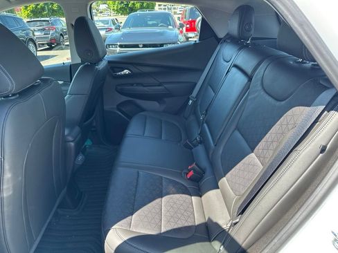 Used 2023 Chevrolet Bolt LT w/ Infotainment Package FWD image 6