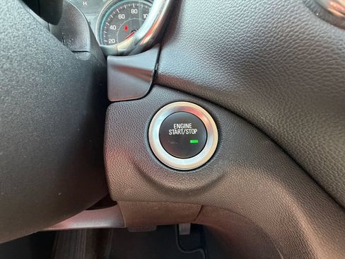 Used 2024 Chevrolet Equinox LT AWD/4WD image 32