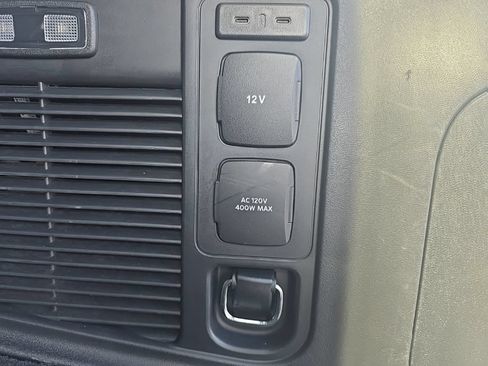 Used 2025 Ford Expedition Active AWD/4WD image 39