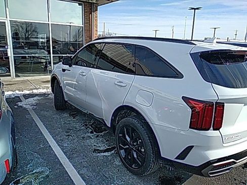 Used 2023 Kia Sorento SX image 1