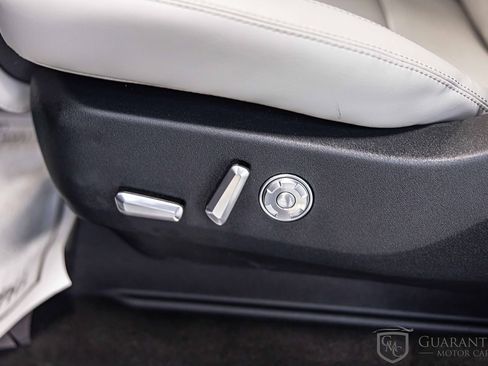 Used 2025 Lincoln Navigator Reserve image 22