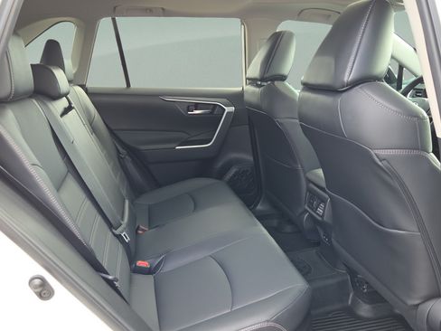 Certified 2022 Toyota RAV4 XLE Premium AWD/4WD image 15
