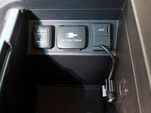 Used 2010 Honda Pilot Touring image 22