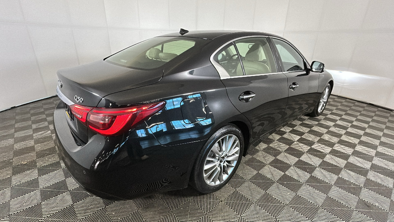 Used 2023 INFINITI Q50 Luxe AWD/4WD image 2