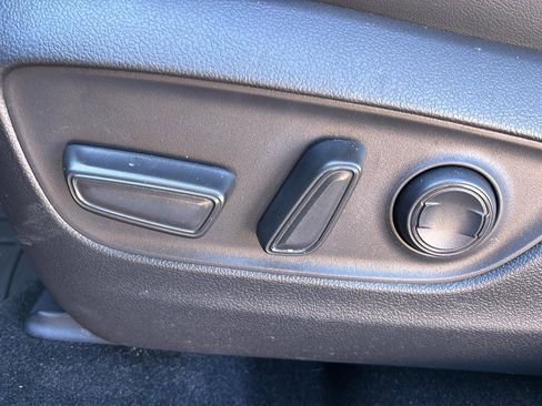 Used 2025 Toyota RAV4 Limited image 20