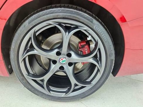 Used 2017 Alfa Romeo Giulia Ti w/ TI 19" Sport Package image 60