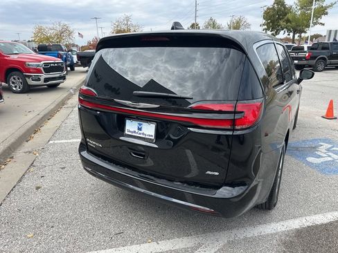 New 2026 Chrysler Pacifica Select image 28