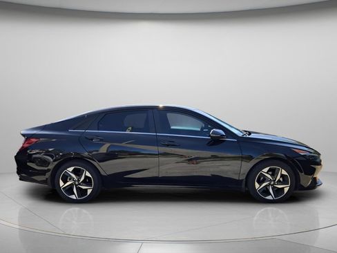 Certified 2023 Hyundai Elantra Limited FWD image 5