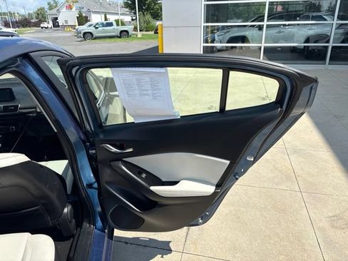 Used 2018 MAZDA MAZDA3 Grand Touring w/ Premium Equipment Package FWD image 32