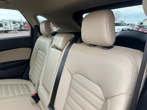 Used 2024 Ford Edge SEL w/ Convenience Package image 23