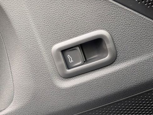 New 2026 Volkswagen Tiguan SE image 21