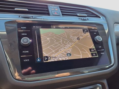 Used 2021 Volkswagen Tiguan SEL image 15