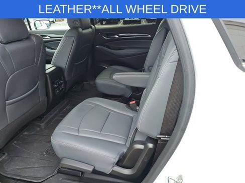 Used 2023 Buick Enclave Premium image 27
