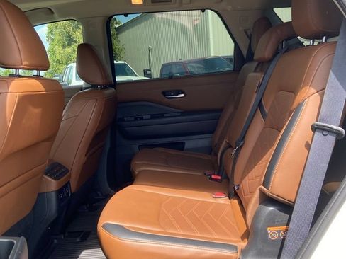 Used 2022 Nissan Pathfinder Platinum w/ Cargo Package AWD/4WD image 12