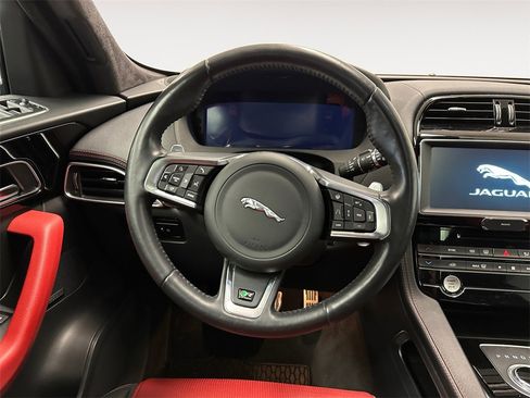 Used 2019 Jaguar F-PACE R-Sport image 12