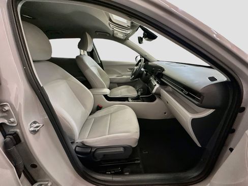 Used 2025 Hyundai Kona SEL AWD/4WD image 32