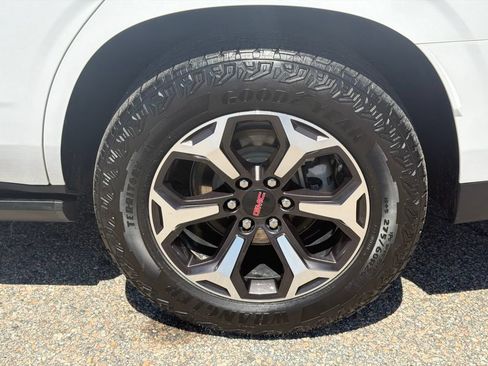 Certified 2025 GMC Yukon AT4 Ultimate w/ LPO, Floor Liner Package AWD/4WD image 13