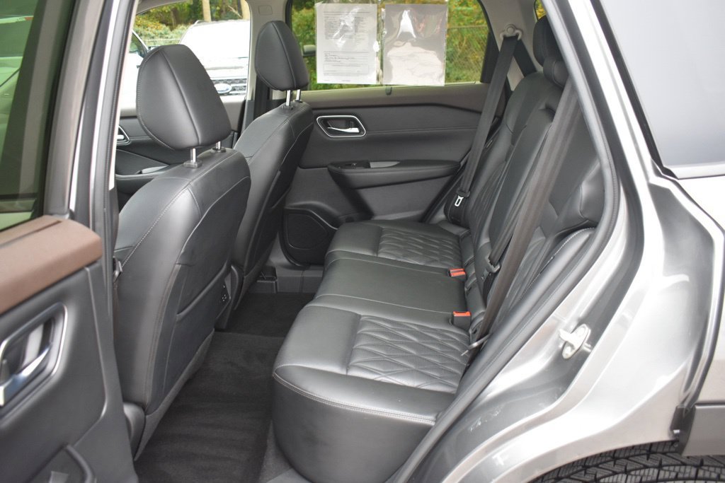 Used 2023 Nissan Rogue Platinum w/ Platinum Premium Package AWD/4WD image 25