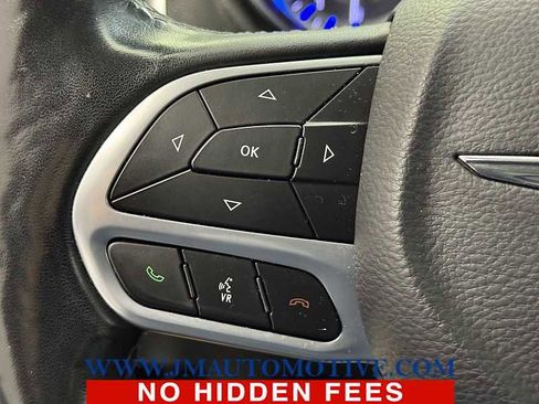 Used 2019 Chrysler 300 Limited image 40