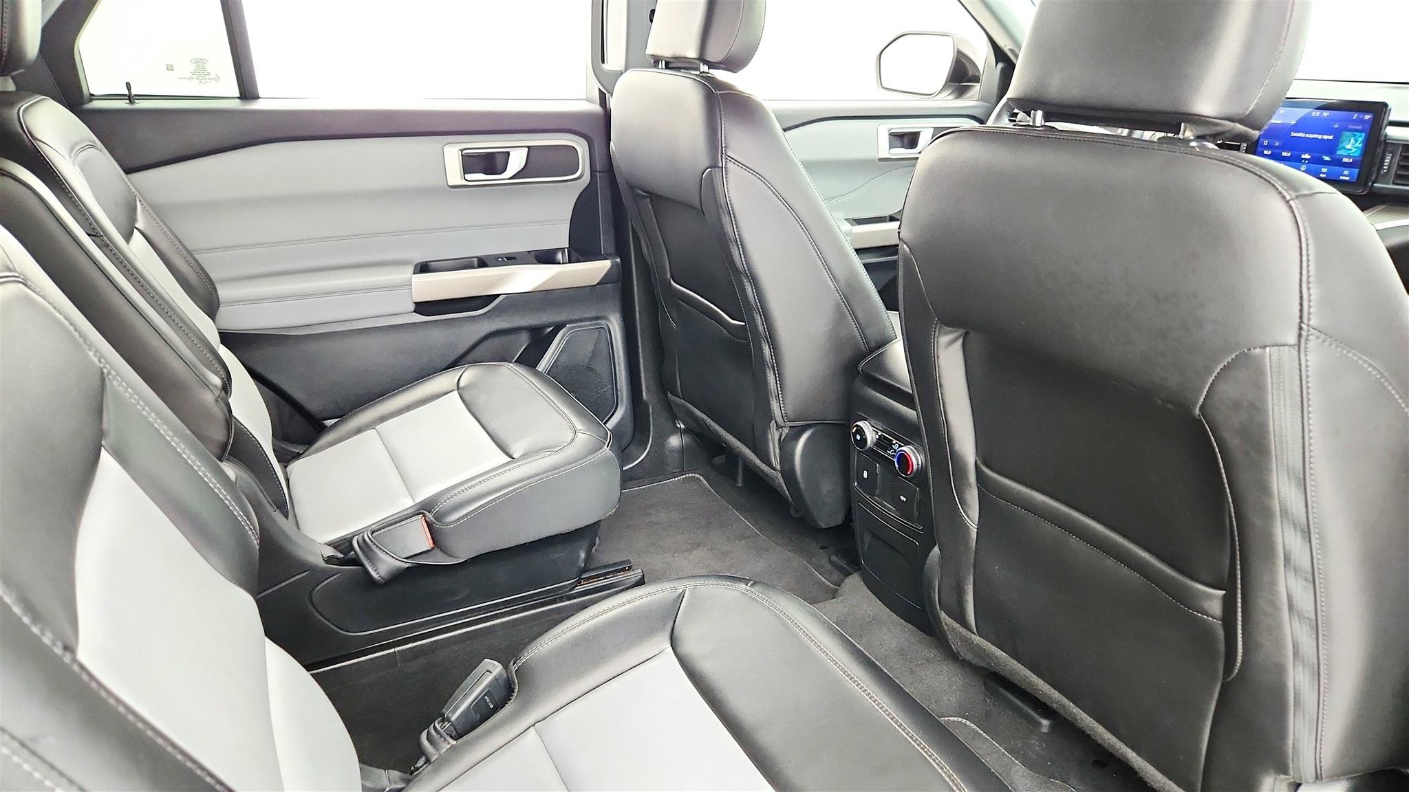 Used 2024 Ford Explorer XLT RWD image 20