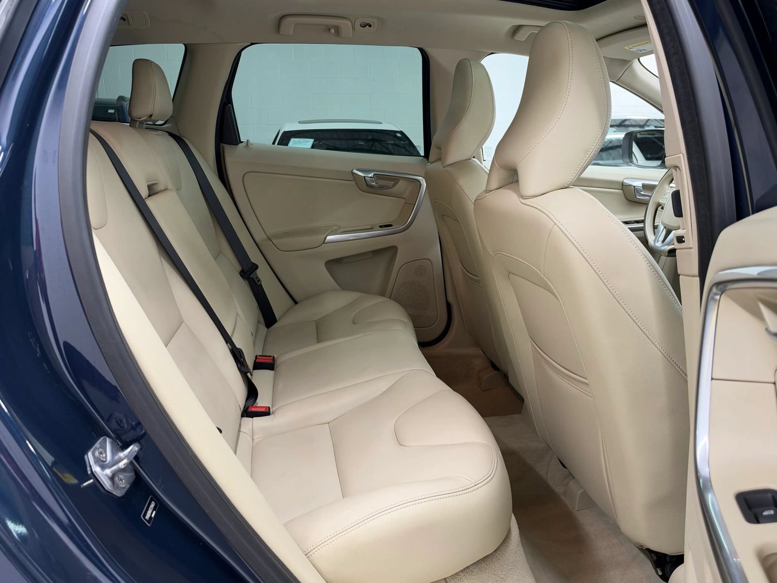 Used 2015 Volvo XC60 T6 AWD/4WD image 21