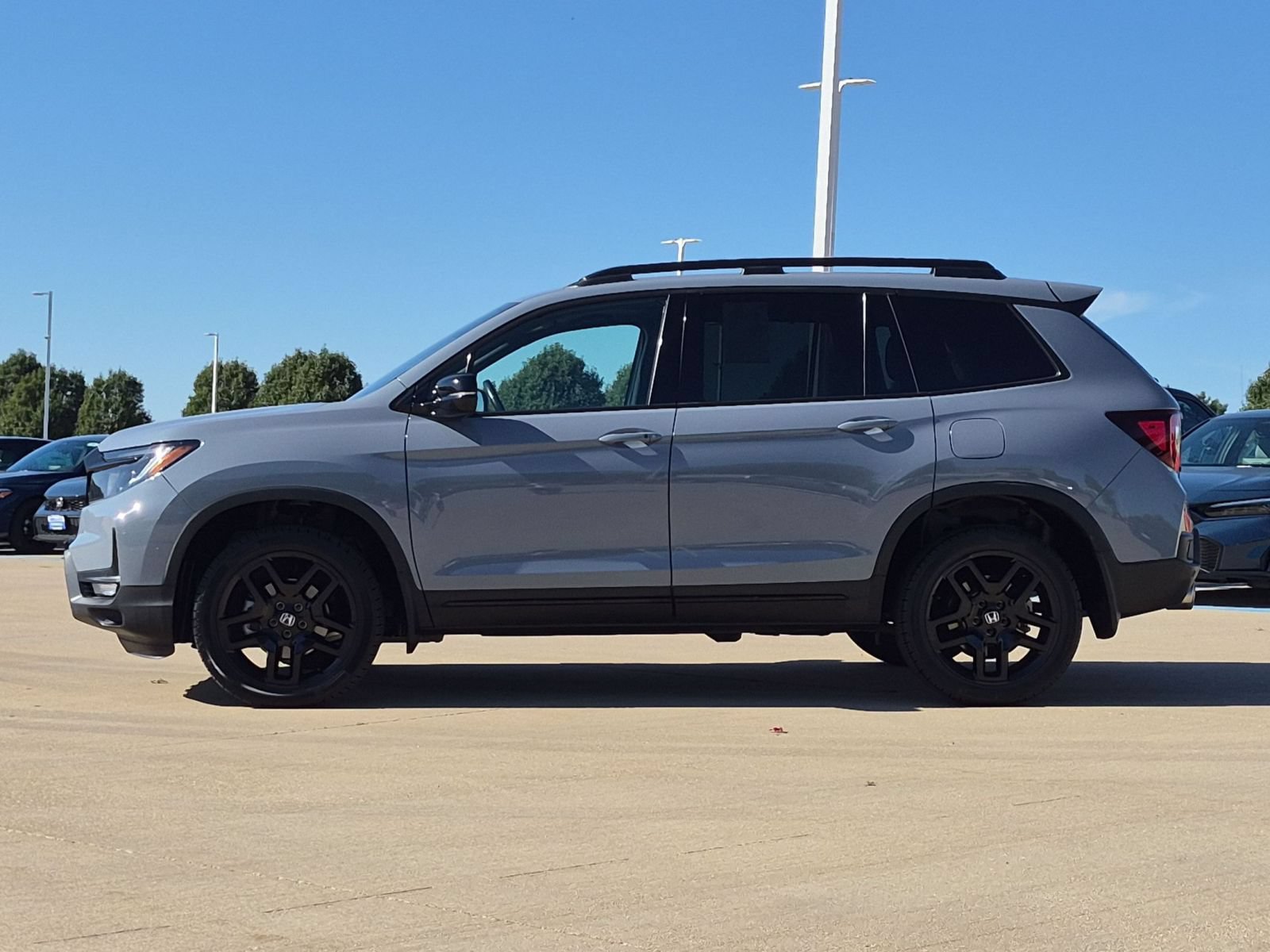 Used 2024 Honda Passport Black Edition image 9