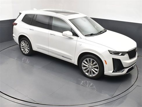 Used 2023 Cadillac XT6 Premium Luxury w/ LPO, Floor Liner Package image 17