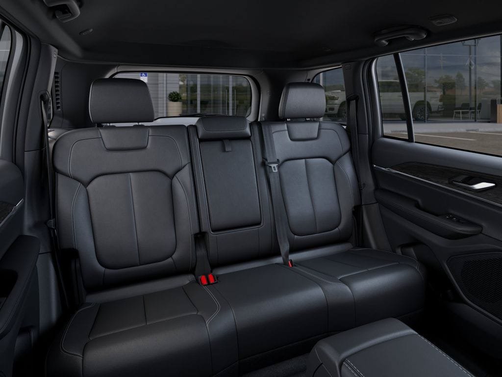 New 2025 Jeep Grand Cherokee Limited w/ Black Appearance Package RWD image 15