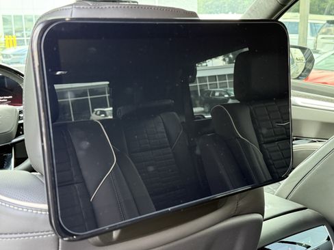 Used 2025 Cadillac Escalade V AWD/4WD image 26