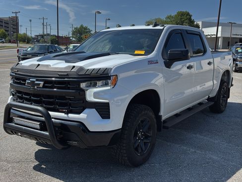 Used 2024 Chevrolet Silverado 1500 LT Trail Boss w/ Convenience Package II AWD/4WD image 4