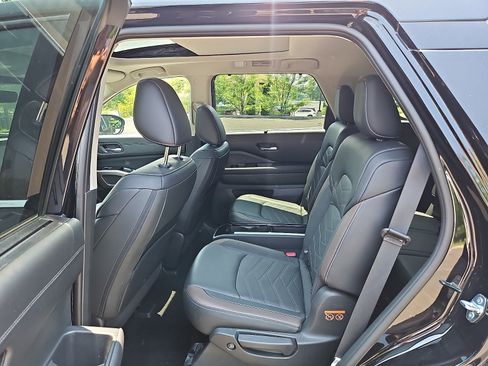 Certified 2023 Nissan Pathfinder Platinum AWD/4WD image 10