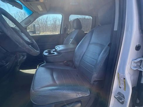 Used 2018 RAM 2500 Tradesman w/ Chrome Appearance Group image 12