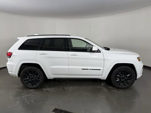 Used 2020 Jeep Grand Cherokee Altitude image 6