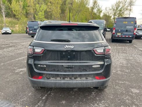 Used 2022 Jeep Compass Latitude w/ Sun and Sound Group AWD/4WD image 5