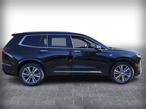 Certified 2025 Cadillac XT6 Premium Luxury image 4