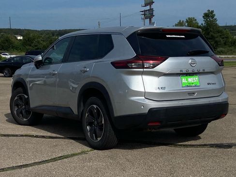 Used 2024 Nissan Rogue SV AWD/4WD image 5
