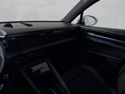 Certified 2025 Porsche Macan 4S Electric image 22